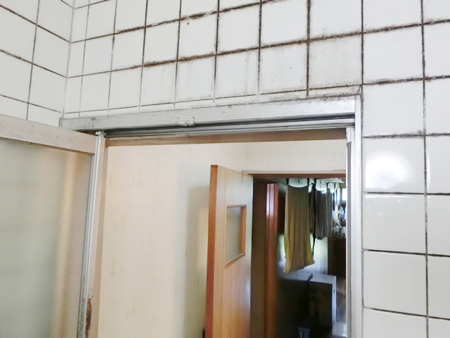 一戸建て住宅の浴室中折れドア取替工事　施工事例　名古屋市港区